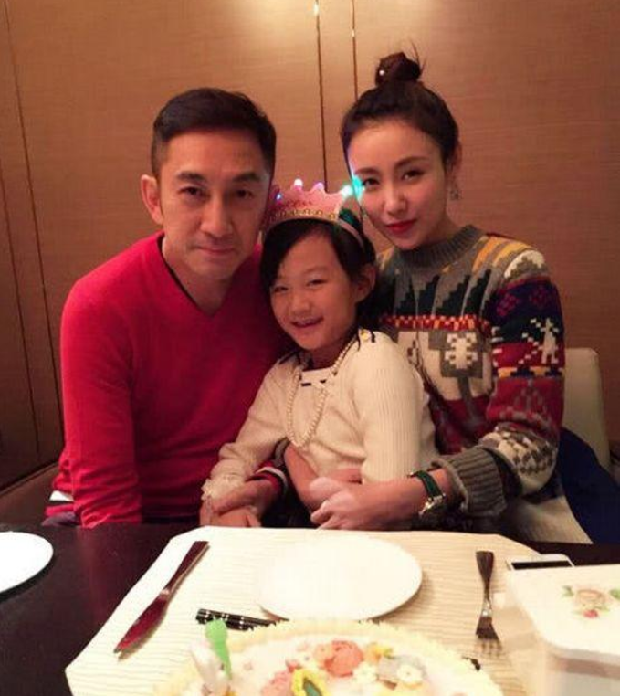 7年败光5亿家产,与吴启华离婚6年的石洋子,如今依旧潇洒