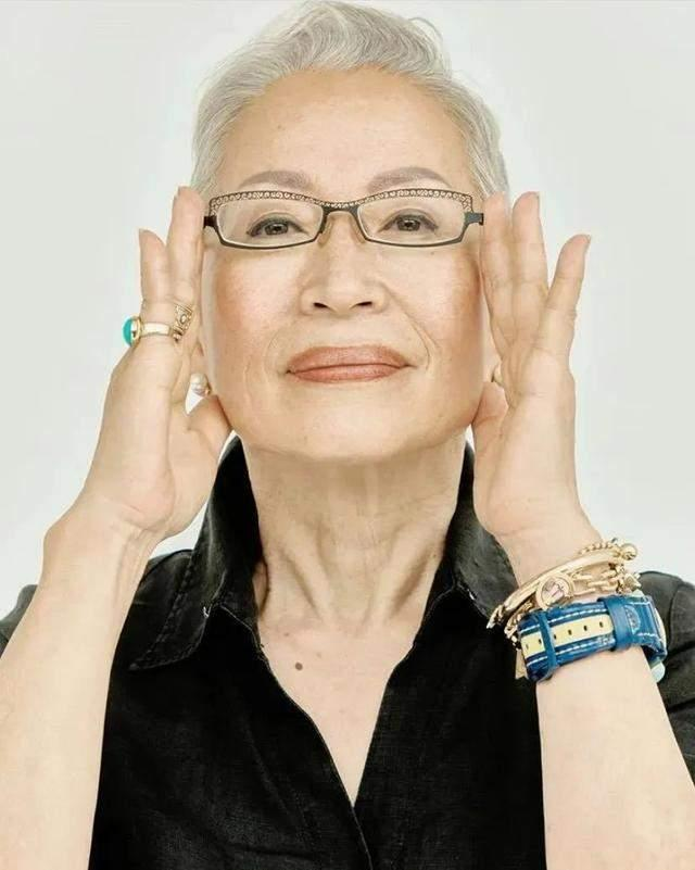 69岁韩国奶奶爆红网络,从丑小鸭逆袭为时尚教母,自律生活太励志