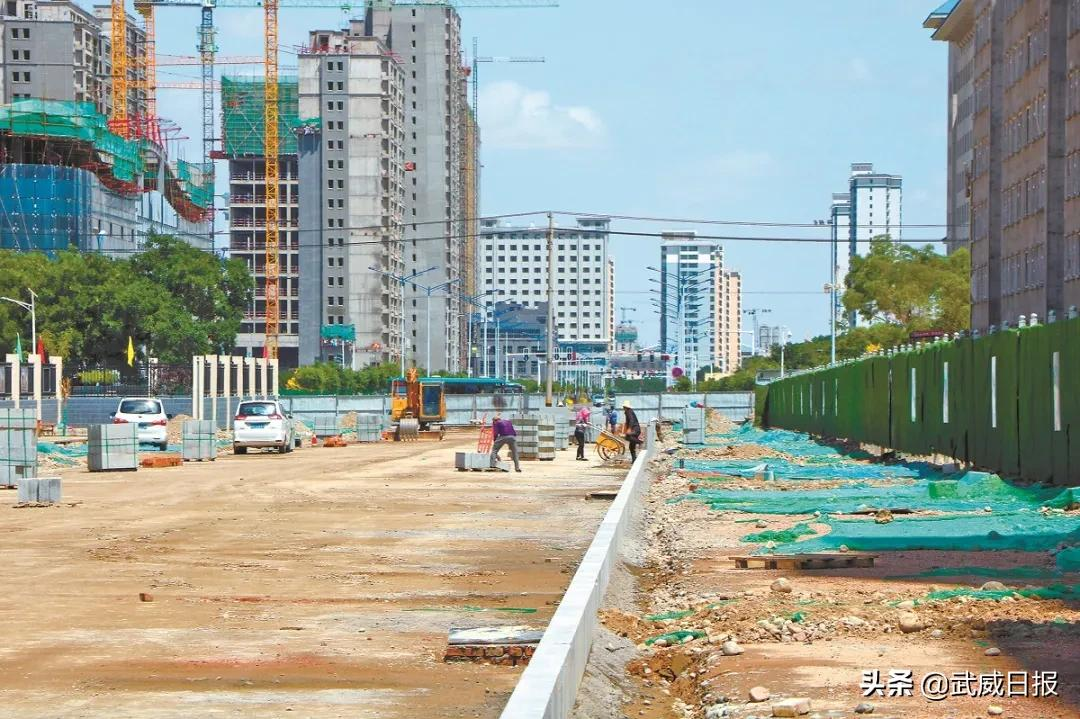 武威新城区第一小学南侧道路施工现场