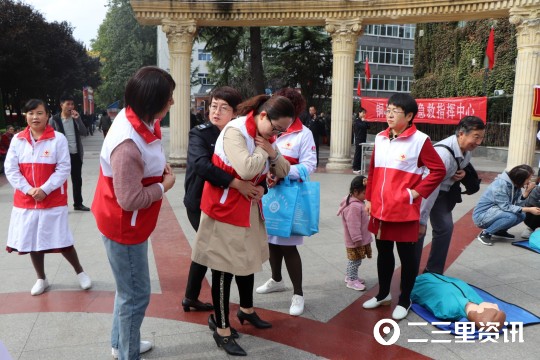 急性呼吸道异物堵塞在生活中并不少见，由于气道堵塞后患者无法进行呼吸，故可能致人因缺氧而意外死亡。海姆里克腹部冲击法（Heimlich Maneuver）也称为海氏手技，是美国医生海姆里克先生发明的。