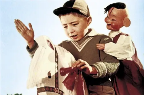 主演60年代儿童片《小铃铛》,石小满被誉为第一童星,后专攻反派