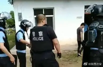 西鄉(xiāng)一男子精神病復(fù)發(fā)傷及多人，特警協(xié)助控制，送醫(yī)治療
