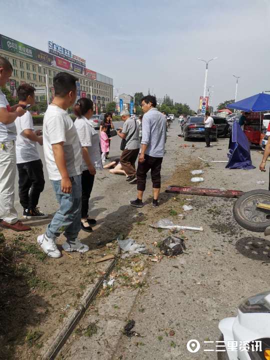 因車輛失控，南鄭一輛轎車連撞三處，兩名女子受傷倒地