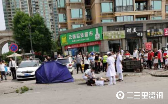 因車輛失控，南鄭一輛轎車連撞三處，兩名女子受傷倒地