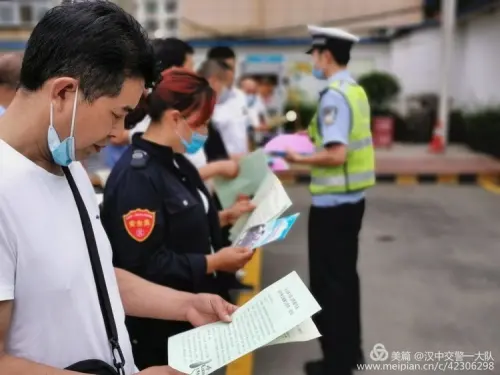 安全生產把好關 ——交警一大隊走進城市公交公司開展交通安全宣傳活動