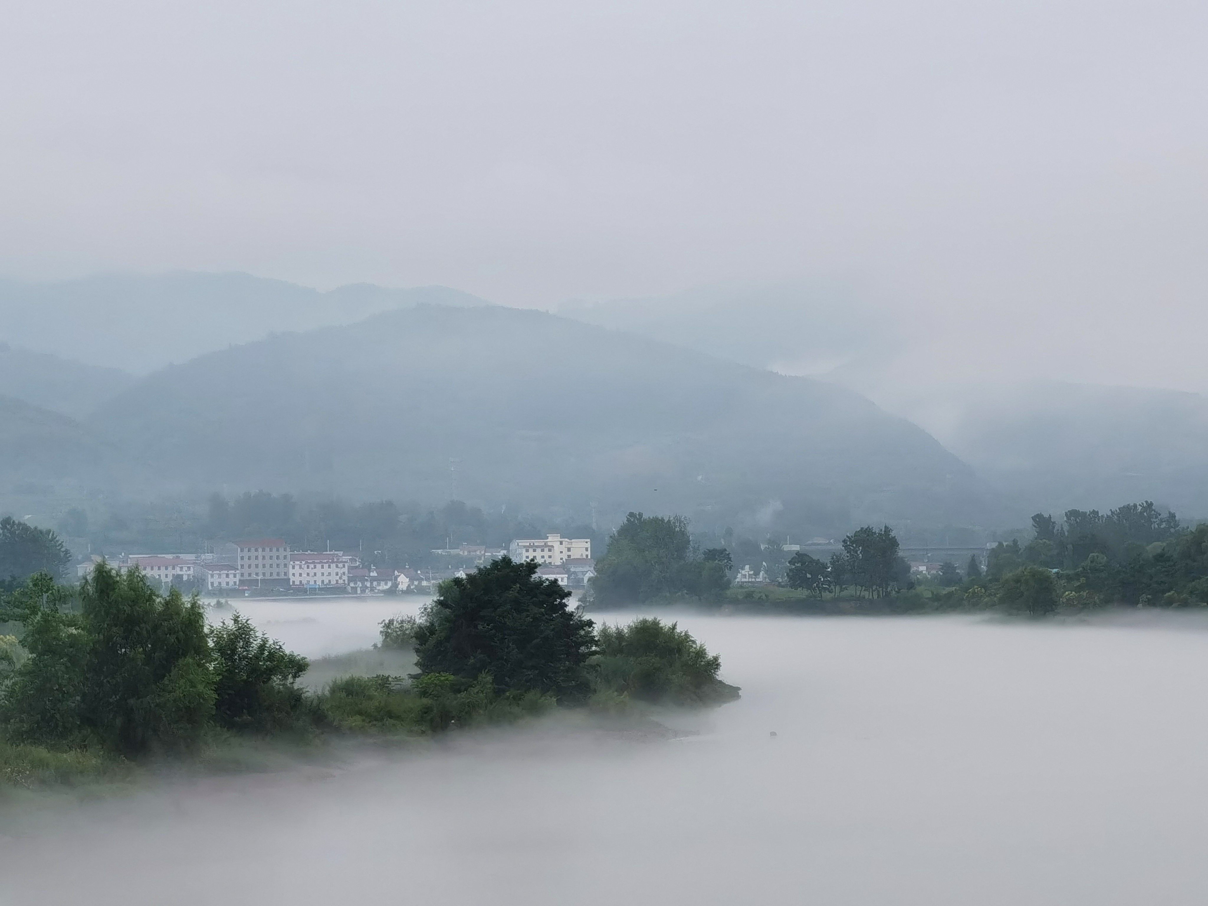 视觉中的汉中西乡,雨后牧马河雾气缭绕宛如仙境