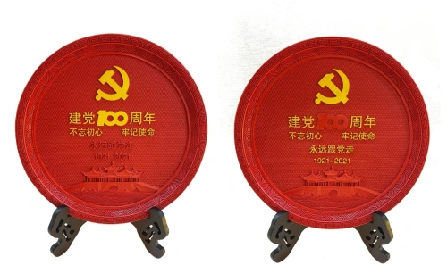 来看中国红雕漆党徽圆盘